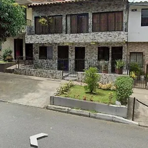 https://casa-familiar-en-santa-mnica.colombiamedellinhotels.com
